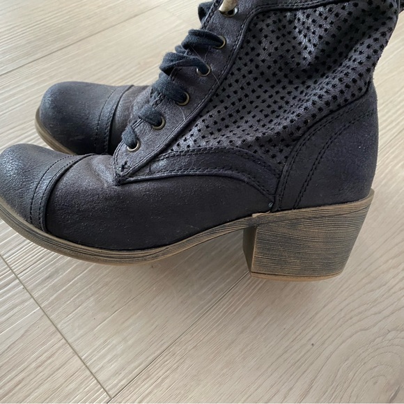 Roxy vegan leather black booties size 6 - Picture 2 of 9